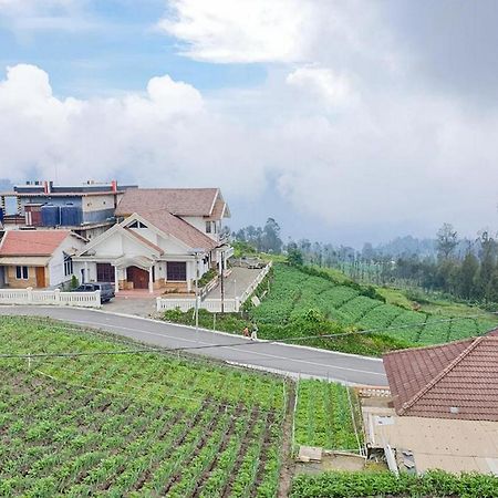 Tengger Indah Bromo Homestay At Desa Wisata Bromo Mitra Reddoorz Probolinggo Exterior photo